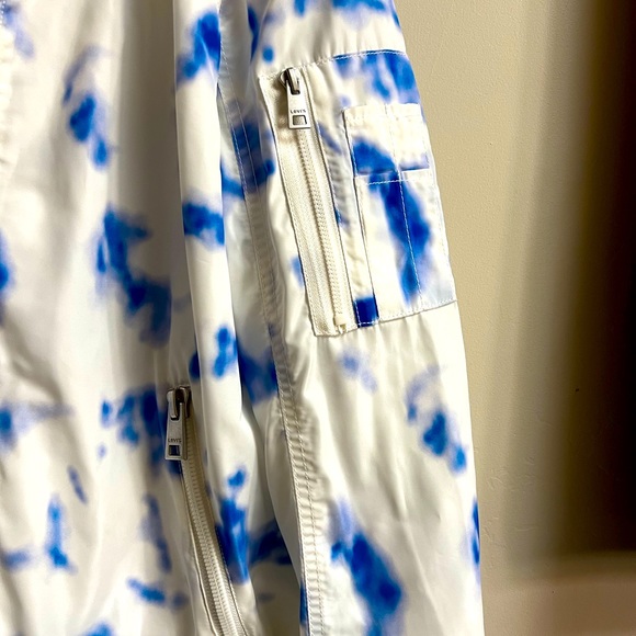 NWOT, Woman’s Levi Strauss rain jacket/light zip up jacket. Size medium - Picture 4 of 4